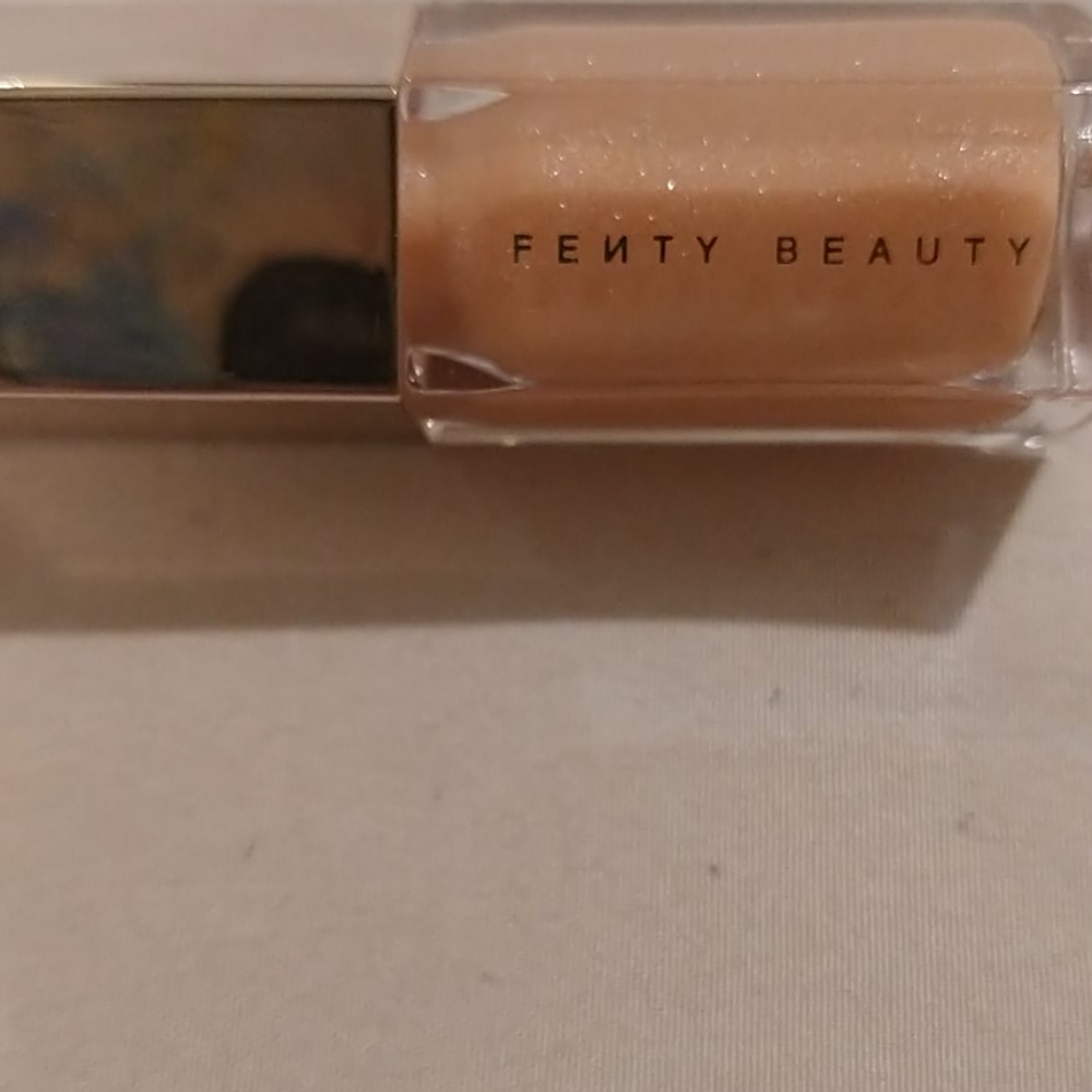 Gloss bomb